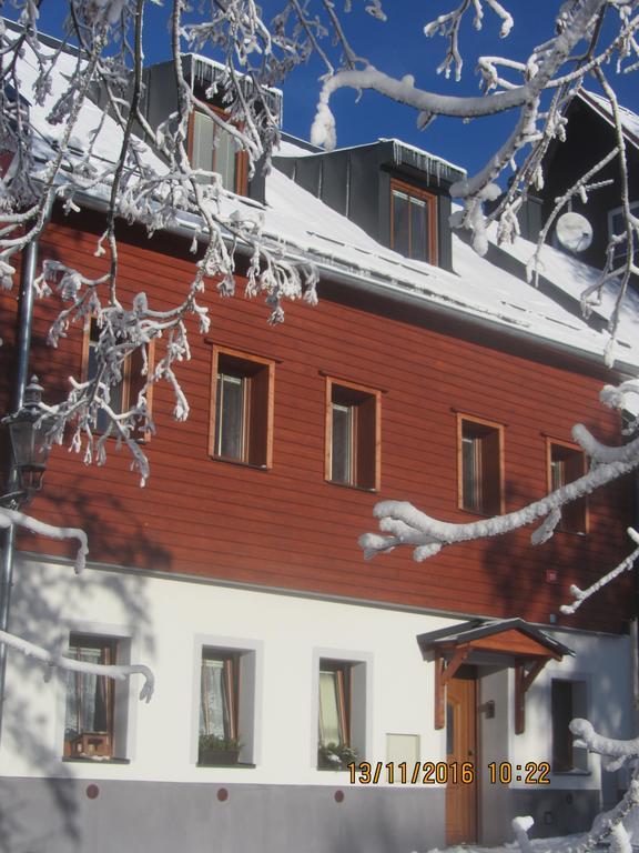 Apartmány Na náměstí Bozi Dar Exterior foto